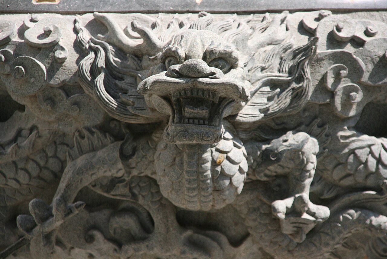 Chinese dragon sculpture context for connecting the Ye Gong Hao Long story to its literal image