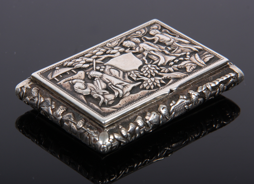 mai du huan zhu meaning opening scene showing Chinese jewelry box