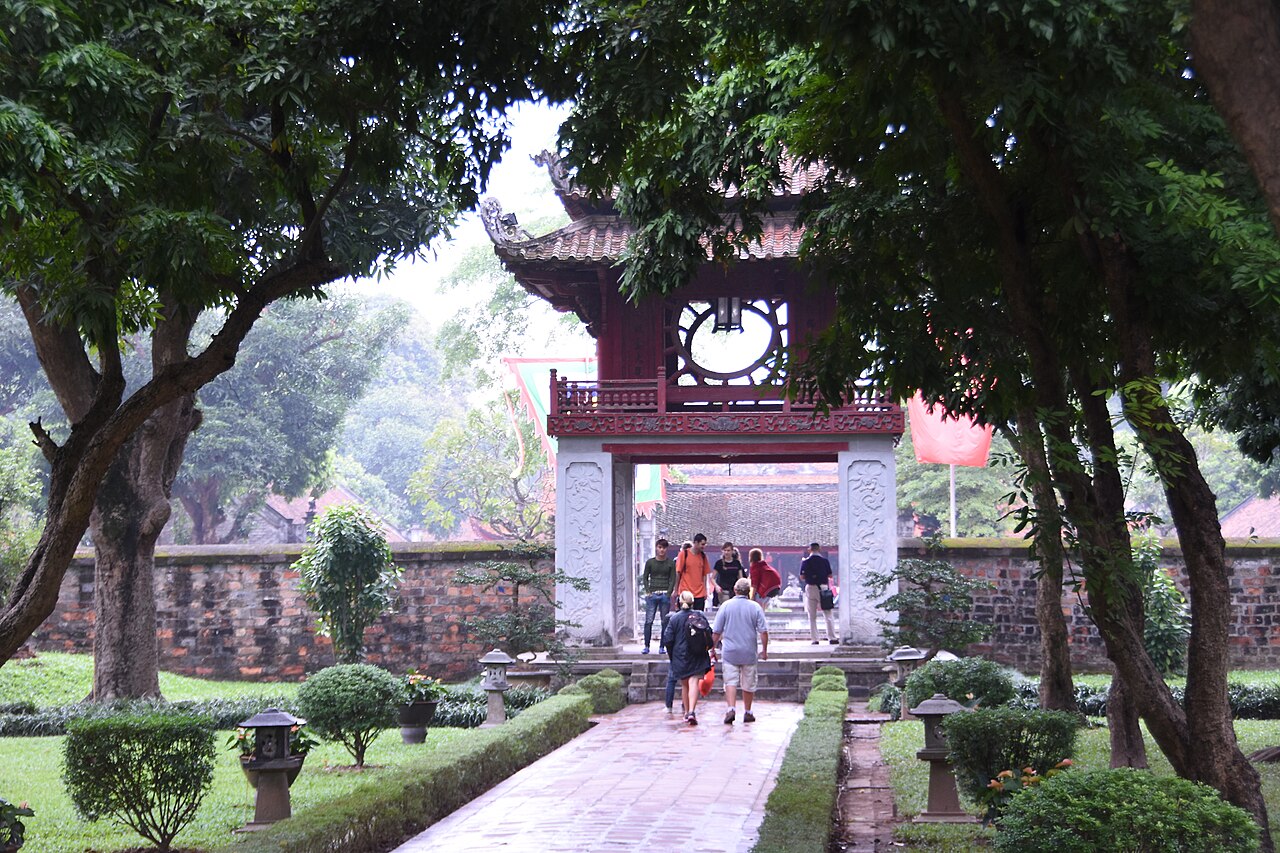 Yan Er Dao Ling Meaning: Idiom Explanation, Story, and Examples 2 Yan Er Dao Ling person covering one ear while reaching toward a hanging bell